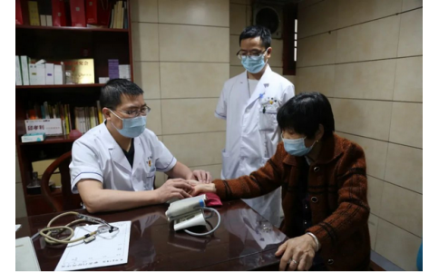 曹文新：精研數(shù)寸銀針弘仁術(shù)，擅用一雙巧手濟蒼生！